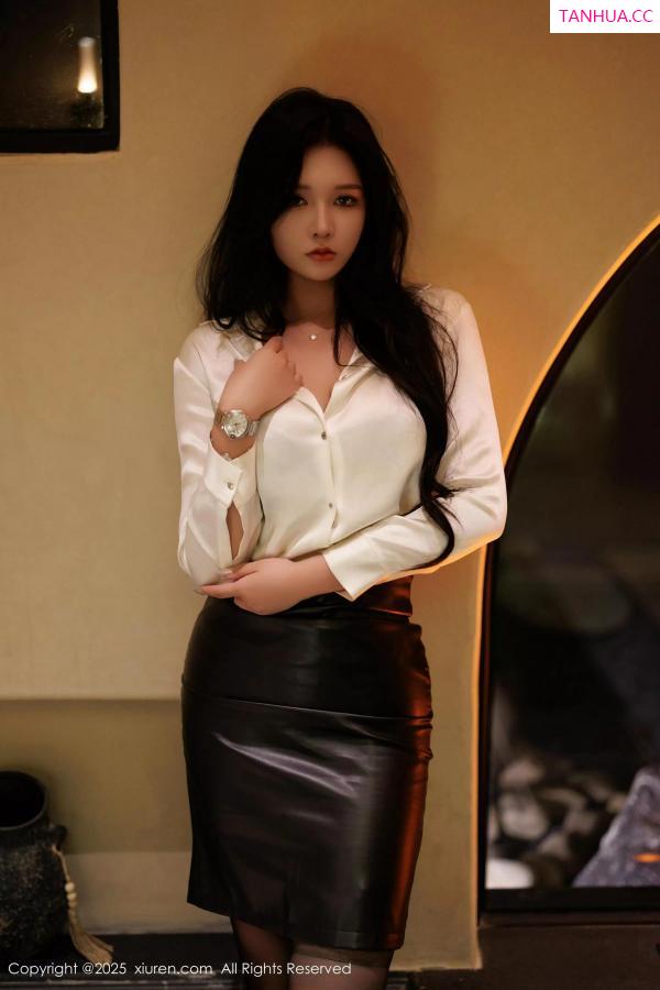 小娜比  [XiuRen]高清写真图 2025.04.01 No.10097 娜比 白色衬衫第17张图片